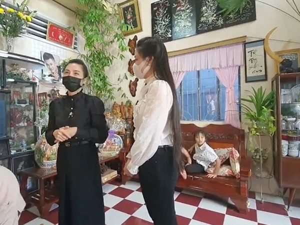 Linh Lan tuyên bố không nhận tiền phúng điếu, ẩn ý về mối liên hệ giữa vợ cũ NS Vân Quang Long và chuyện giấy tờ huyết thống của bé Helen