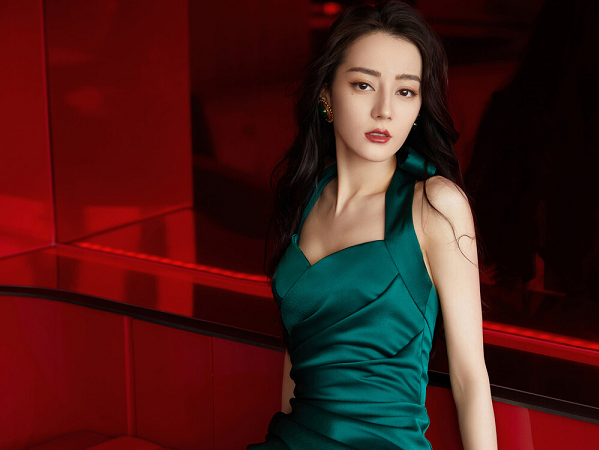 Địch Lệ Nhiệt Ba khoe nhan sắc say đắm trong bộ ảnh mới