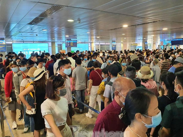 Kẹt cứng ở sân bay Tân Sơn Nhất, Tổng công ty Cảng hàng không Việt Nam nói gì?