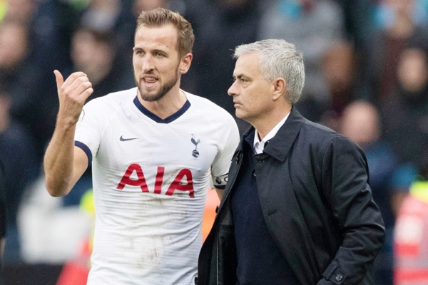Cầu thủ Tottenham nổi dậy đá bay ghế Mourinho