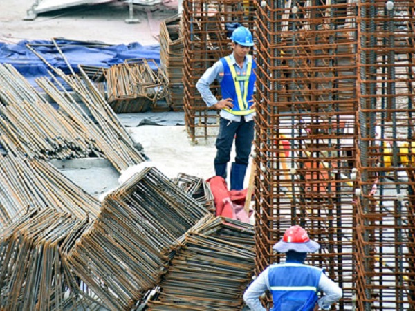 Xây dựng 'khóc ròng' vì giá thép