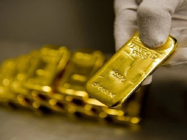 Giá vàng trượt khỏi đỉnh, USD tự do bật lên 23.700 đồng