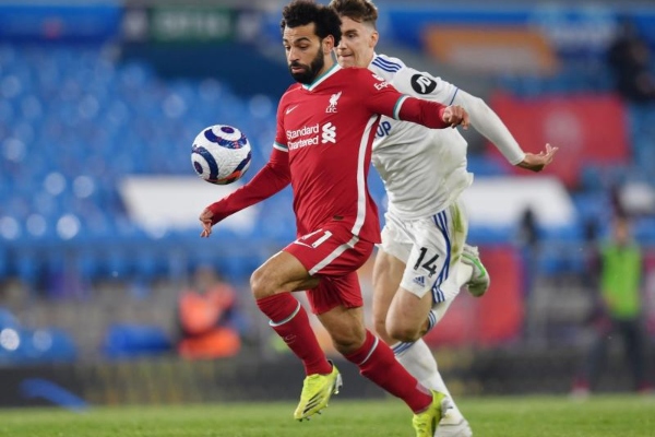 Đánh rơi chiến thắng trước Leeds, Liverpool lỡ cơ hội vào top 4