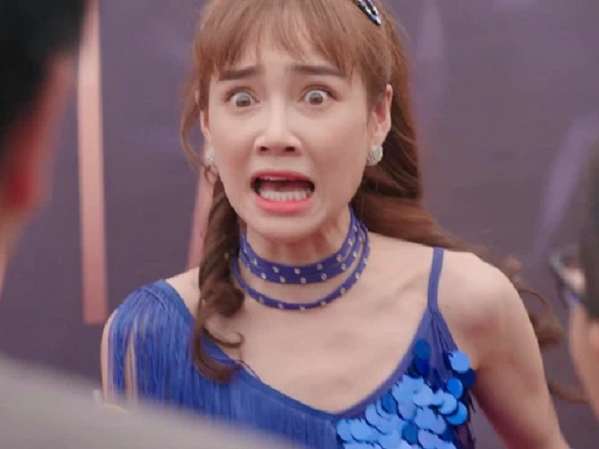 Nhã Phương gây sốc với vóc dáng 'cò hương', gân cổ nổi chằng chịt trong cảnh nhảy múa gợi cảm ở "Cây táo nở hoa"