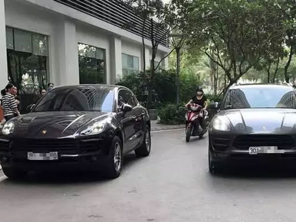Diễn biến mới nhất vụ 2 xe sang Porsche trùng biển số ở Hà Nội