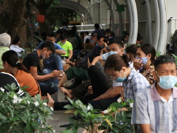 Lãnh đạo Bệnh viện Bạch Mai giải thích việc bác sĩ, điều dưỡng phải đi làm lúc 5 giờ sáng