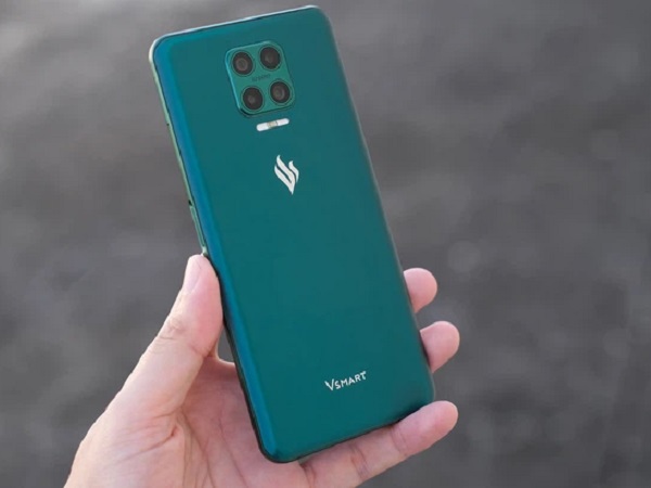 Giá điện thoại Vsmart 'bốc hơi' cả triệu, iPhone 12 Pro Max khó bỏ qua trong dịp lễ