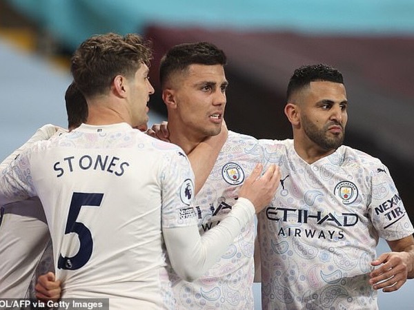 Man City lội ngược dòng trước Aston Villa, nâng cách biệt với MU lên 11 điểm