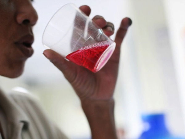 Tưởng Methadone là nước giải khát, nam sinh uống xong rơi vào hôn mê