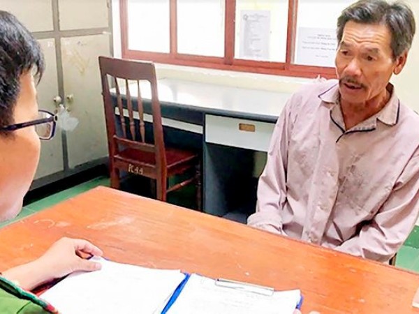 Đâm chết hàng xóm vì tội...đứng ngoài nhìn vào trong nhà