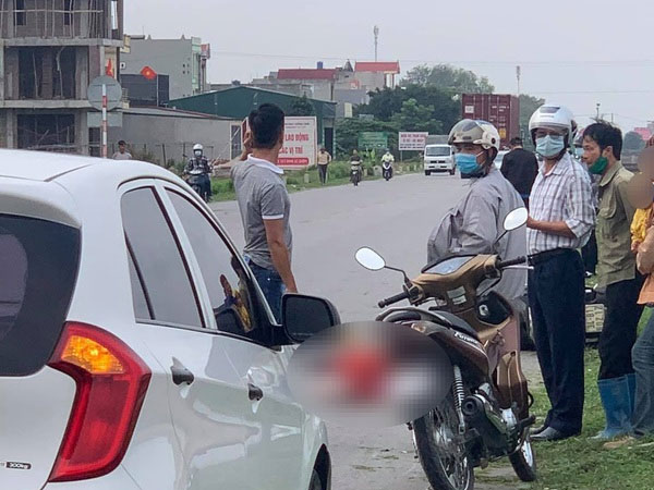 Chở nhau đi làm căn cước công dân, đôi vợ chồng đâm vào container chết thảm