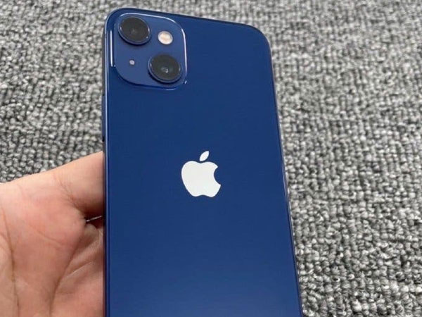 Lộ hình ảnh đầu tiên của iPhone 13 với cụm camera đặt chéo