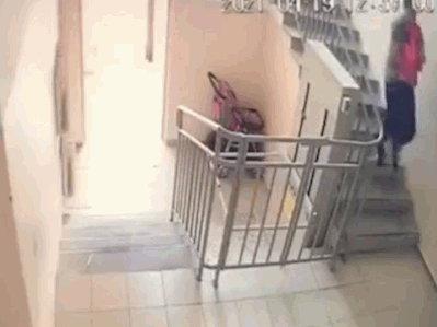 Video: Bé gái 7 tuổi bị kẻ biến thái giở trò sàm sỡ ngay trong chung cư