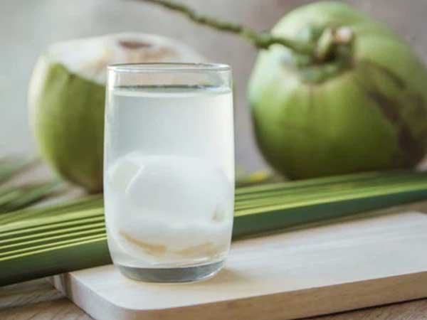 Uống nước dừa vào mùa hè: Rất tốt nhưng chuyên gia lưu ý 5 người không nên uống kẻo rước họa