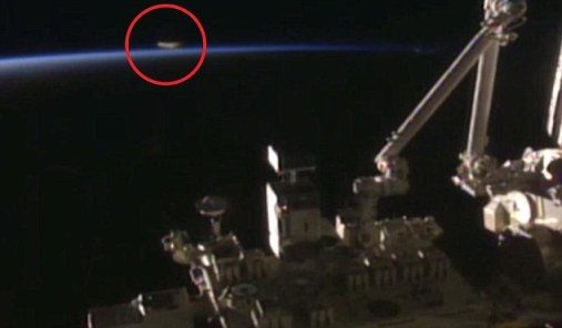 Tàu vũ trụ của người ngoài hành tinh bị bắt gặp gần Trạm Vũ trụ Quốc tế (ISS)