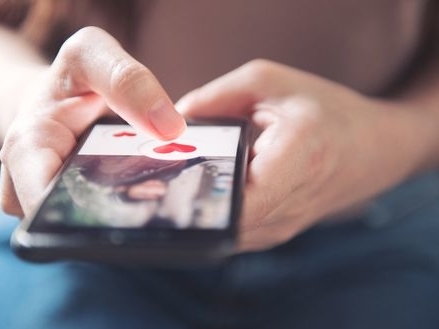 Cung phụng bạn gái hàng tỷ đồng suốt 7 năm trời, thanh niên phát hiện người yêu mình là đàn ông với tình tiết không thể 'đắng' hơn