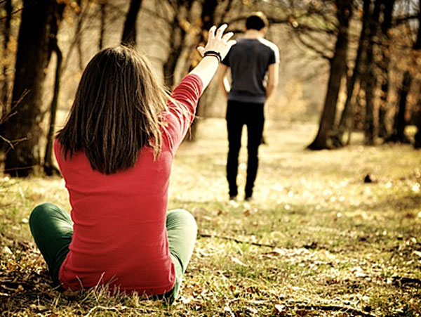 Phát hiện bản thân là mối tình đầu của người yêu, chàng trai nhanh chóng 'chạy mất dép', cư dân mạng phán ngay: 'Cắn rứt lương tâm đấy mà!'
