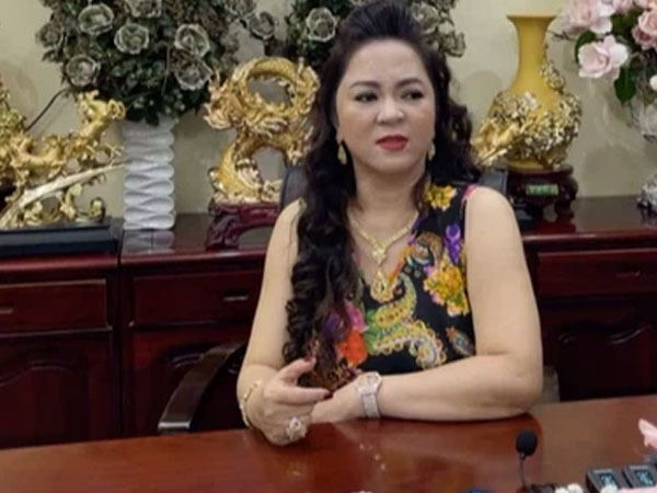 Tưởng hết drama, nhưng không! Vợ ông Dũng 'lò vôi' tiếp tục đáp trả Trang Khàn: 'Có dịp hẹn mày ngoài đó tán cho vỡ mặt, đừng có ngồi đó chõ mỏ chửi người ta!'