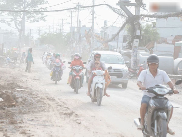 Dân Sài Gòn kêu trời vì con đường 'đau khổ' làm 3 năm chưa xong: Nắng thì bụi mịt mù, mưa thì lầy lội ao nước!
