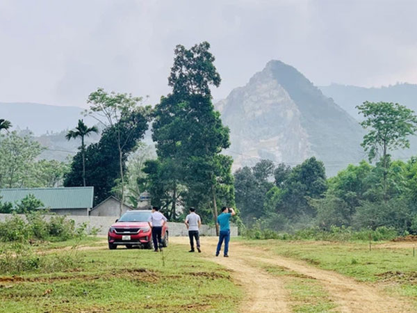 Theo chân nhà đầu tư đi buôn đất, lướt cọc trúng ngay trăm triệu, vào tiền lãi cả tỷ đồng trong vòng một tháng