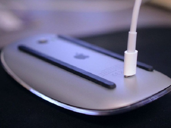 Sau hơn 5 năm, Apple vẫn không thay đổi cách sạc pin 'độc đáo' của Magic Mouse