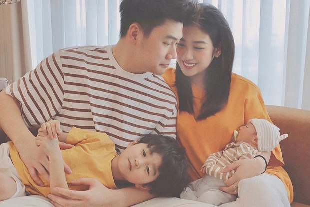 Trang Lou khoe màn comeback đỉnh cao sau chưa đầy 1 tháng sinh con: Gái 2 con trông mòn con mắt!