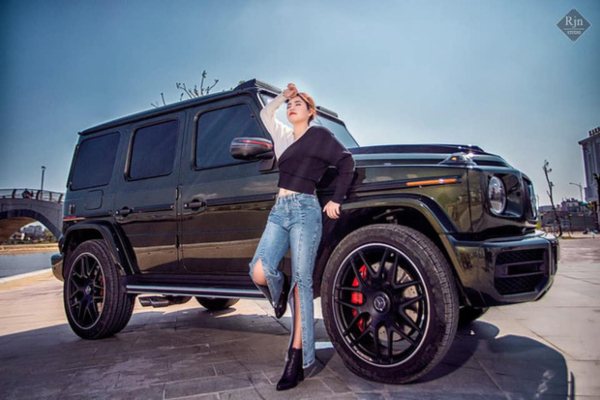 Chân dung cô gái trẻ vừa sắm Ferrari F8 Tributo tại Việt Nam: Từng sở hữu 2 chiếc Mercedes bạc tỷ, sắm cả biệt phủ cho bố mẹ