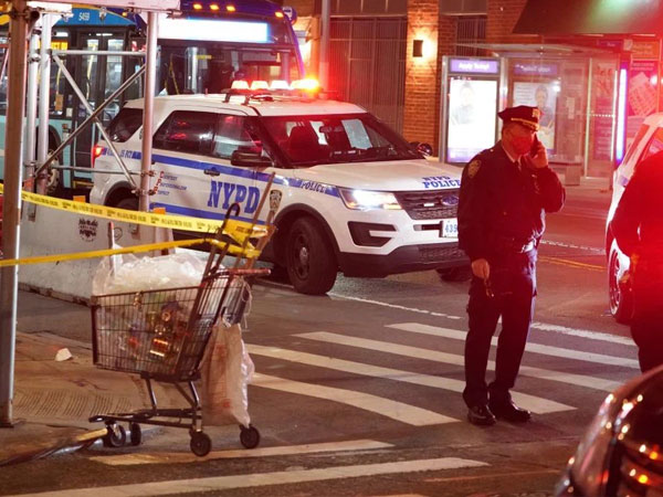 Một người gốc Á bị đạp liên tục vào đầu ở New York - Mỹ