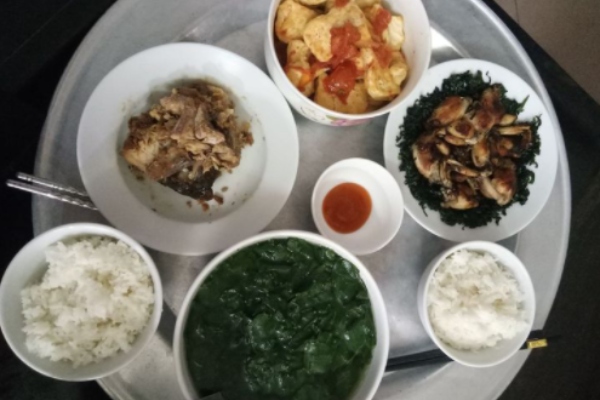 Bị chê mâm cơm 'nhìn đã muốn đổ đi', vợ lạnh lùng dằn mặt chồng bằng câu tuyên bố 'quá chất'