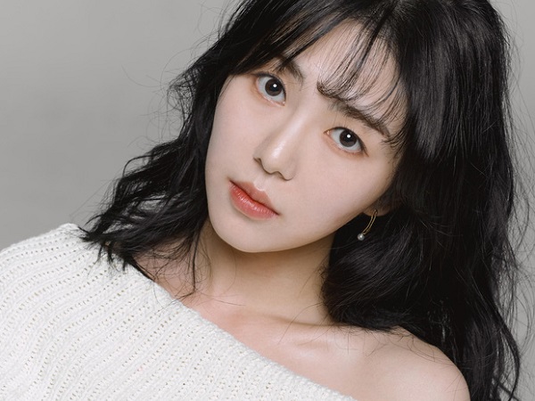 SỐC: Nửa đêm nữ idol Mina (AOA) đăng ảnh cắt cổ tay máu be bét, nghi vấn tự tử lần 3 sau 10 tháng kể từ vụ bắt nạt chấn động