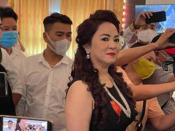 Vợ đại gia Dũng lò vôi: Cho người nhà ông Võ Hoàng Yên kim cương, xe cộ, nữ trang trị giá từ 10-15 tỷ đồng?
