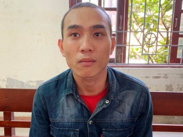 Tên trộm bị bắt vì đi nhầm dép gia chủ
