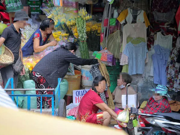 Phóng sự ảnh: Nhiều người dân tại TP HCM còn chủ quan, lơ là phòng dịch Covid-19