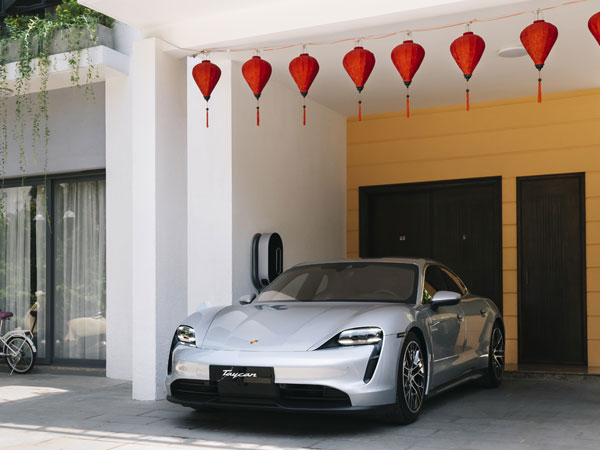 Porsche Taycan chính thức được giao đến các khách hàng đầu tiên tại Việt Nam