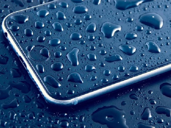 Apple lại bị kiện vì 'phóng đại khả năng chống nước của iPhone'