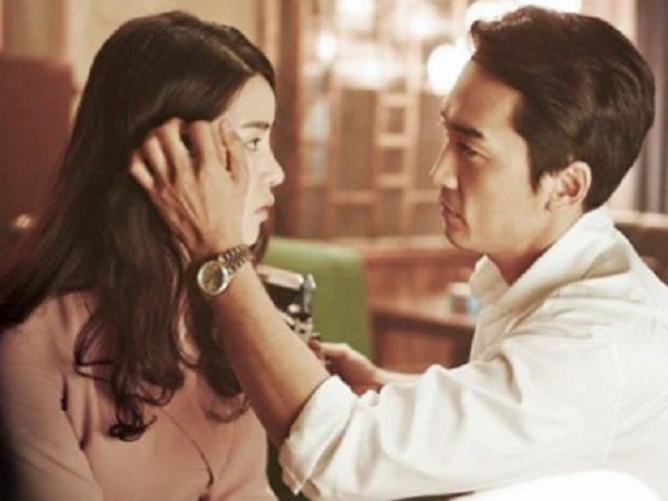 Vợ liên tục mua nội y nóng bỏng tăng nhiệt 'cuộc yêu' nhưng tôi lại bàng hoàng vì thứ cô ấy giấu sâu trong tủ