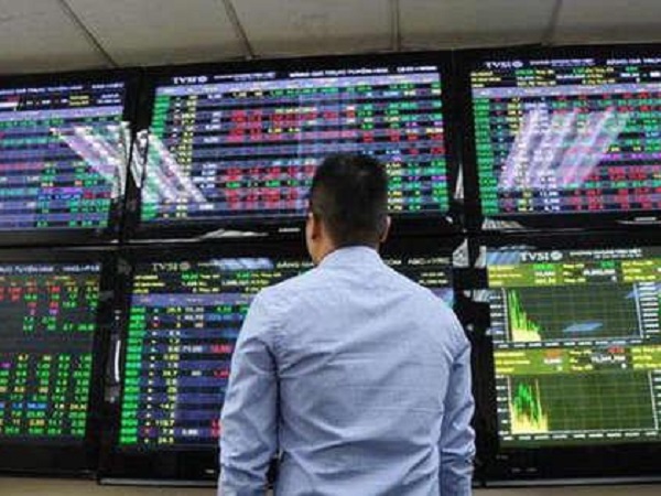 Nhà đầu tư 'cân não' mua hay bán chứng khoán trước nghỉ lễ 30/4 - 1/5