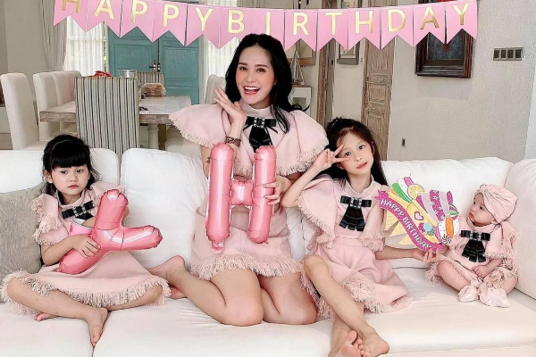 3 'rich kid' nhà đại gia có biệt thự gần 200 tỷ: Xinh như thiên thần, lấy đồ hiệu làm... đồ chơi từ nhỏ!