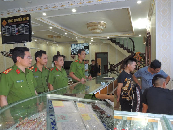 Vay hơn 1 tỉ đồng, 2 năm sau trả lãi hơn 1 tỉ đồng và mất luôn mảnh đất