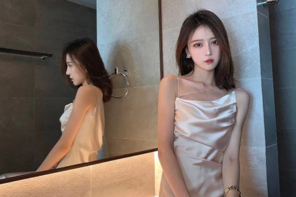 Hot girl lén lút đính hôn với thiếu gia sau lưng bạn trai, kết quả bị bóc phốt ngay trên sân khấu còn gánh khoản nợ gần 64 tỷ tiền sính lễ