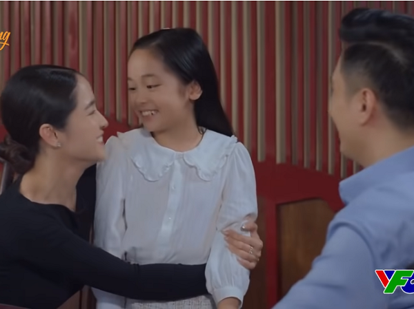 Hướng dương ngược nắng tập 60: Hoàng hạnh phúc khi mẹ Cami trở về, Bạch Cúc nghi ngờ Ngọc yêu Trí