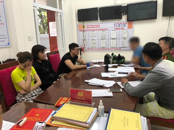 2 đôi nam nữ thuê khách sạn để mở tiệc sinh nhật bằng ma túy