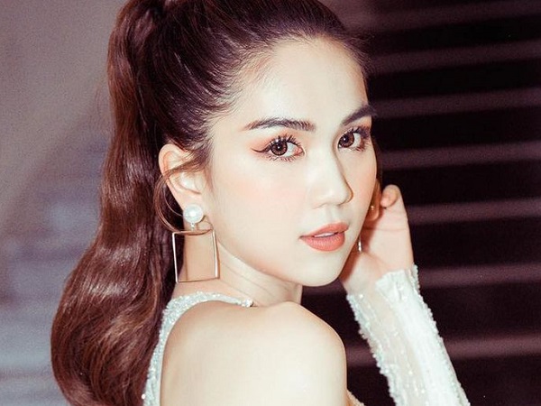 Ngọc Trinh khiến fan nghẹt thở với bodysuit corset tôn dáng mê hoặc