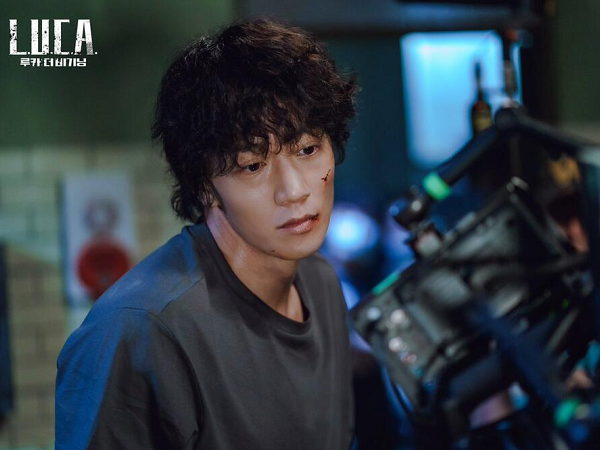 Fan phát cuồng với siêu phẩm hành động quy tụ dàn trai đẹp Lee Jong Suk, Cha Eun Woo và Kim Rae Won