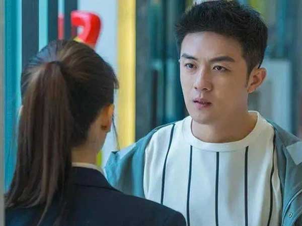 Ly hôn 3 năm, vợ cũ tìm đến tận nhà nhờ tôi đứng ra làm chủ hôn với lý do khó tưởng