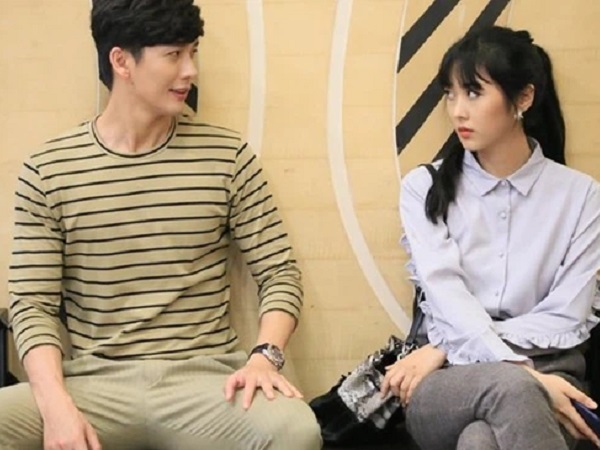 Chồng chi li tính toán từng đồng, vợ liền nghĩ ra cách 'hiểm hóc', chỉ dùng 1 cái tivi đã khiến ông xã tự dâng cả xấp tiền