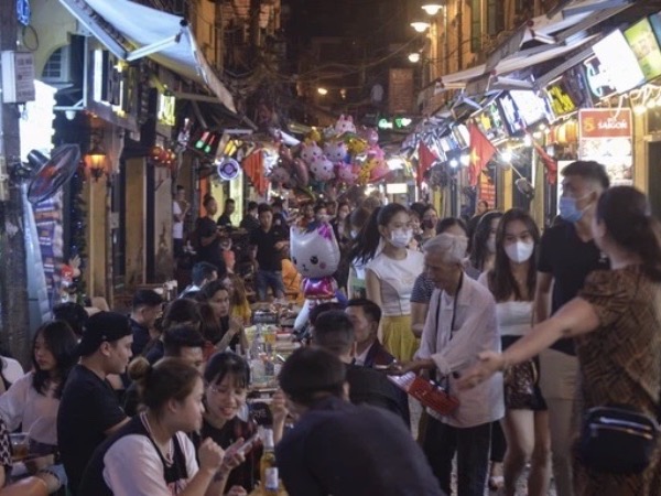 Hỏa tốc trong đêm: Hà Nội tạm dừng hoạt động quán bar, karaoke, vũ trường, quán game từ 0h ngày 30/4