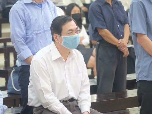 Cựu Bộ trưởng Vũ Huy Hoàng nhận 11 năm tù, vắng mặt khi tuyên án