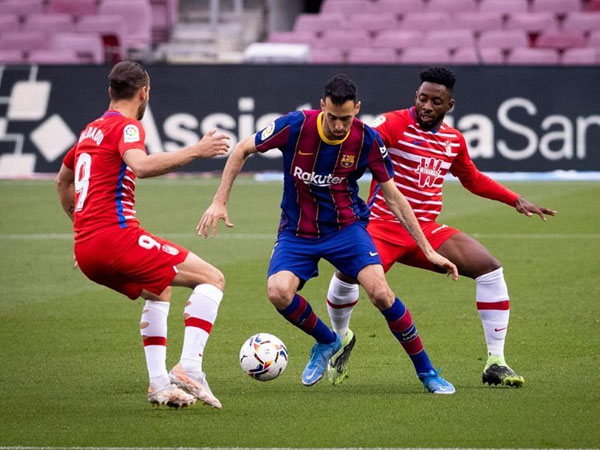 Thua sốc bại tướng của MU, Barca lỡ cơ hội lên đỉnh bảng