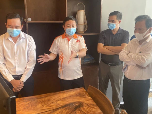 Khách nước ngoài đang cách ly tại TP.HCM cần cấp cứu nhưng bệnh viện chần chừ vì... sợ không có tiền trả